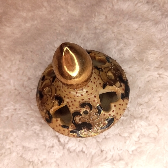 Antique Chinese Tripod Incense Burner Hand Painted Porcelain Gold Gilded Vase - Picture 12 of 14